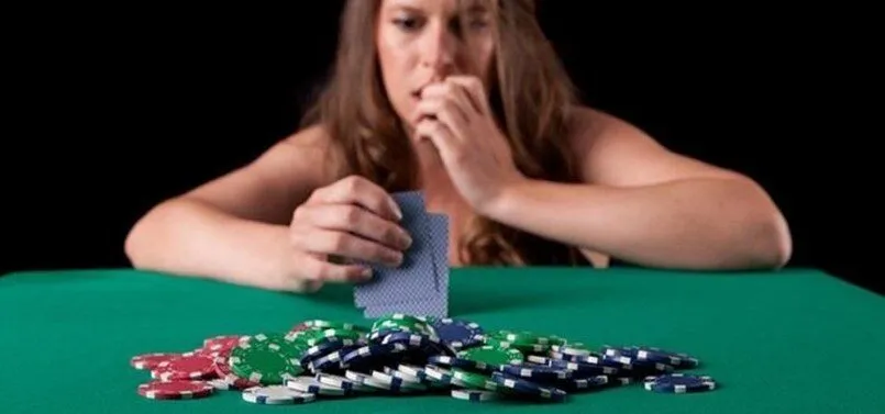Bluff trong poker là gì? Bí quyết chơi Bluff cực đỉnh 3 Những tình hướng nên áp dụng bluff là gì?